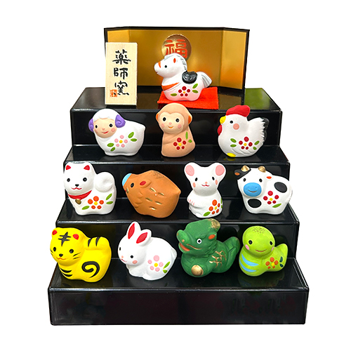 正月用品】 薬師窯 錦彩招福十二支段飾り 46｜【ハンズネットストア】