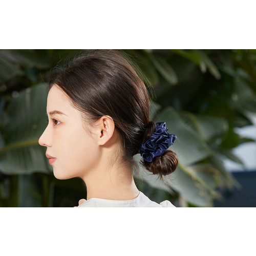 ユーツキー（Utukky） シルクシュシュ ネイビー｜【ハンズネット