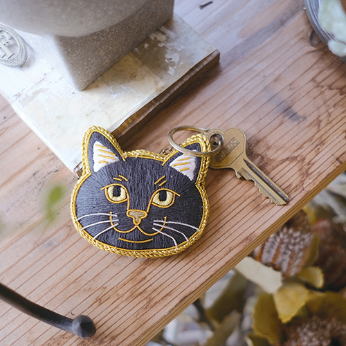 キシマ ニャトリエ 刺繍キーホルダー クロ｜【ハンズネットストア】